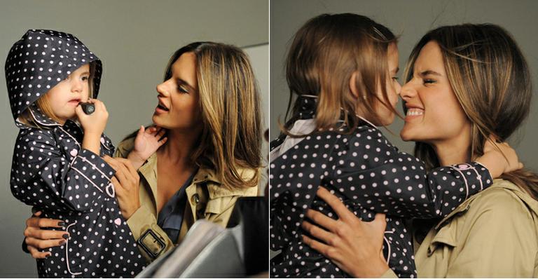 Veja novas fotos do ensaio de Alessandra Ambrosio e Anja