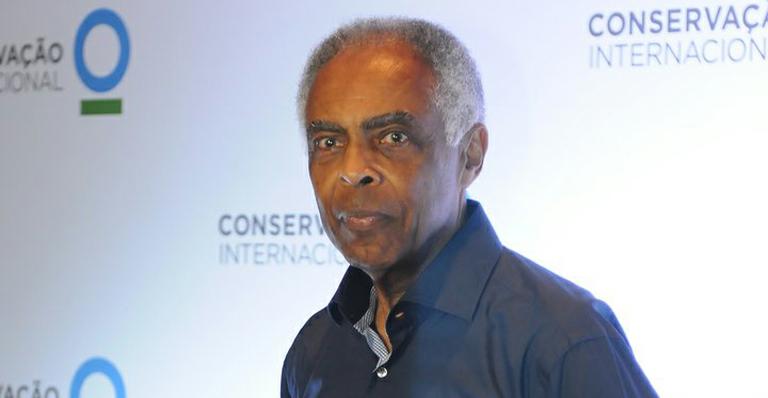 Gilberto Gil em luto pela morte de sua mãe, que faleceu aos 99 anos