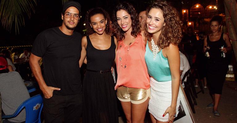Amanda Richter recebe a surpresa de Max Fercondini em seu aniversário