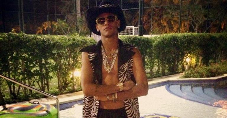 Festa à fantasia no aniversário de 21 anos de Neymar
