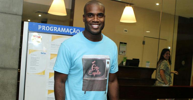 Rafael Zulu elogia colegas de elenco na novela ‘Balacobaco’