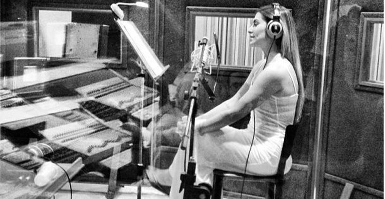 Cleo Pires participa de projeto virtual de incentivo à leitura