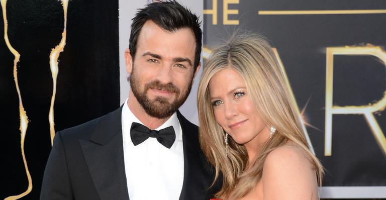 Jennifer Aniston recusa acordo pré-nupcial proposto pelo noivo Justin Theroux