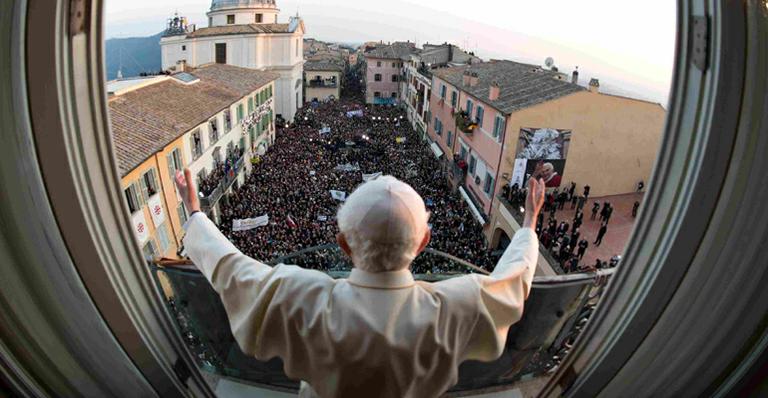 Vaticano divulga fotos dos bastidores da despedida de Bento XVI do papado