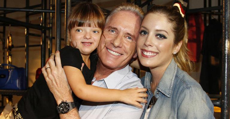 Roberto Justus prestigia loja da filha