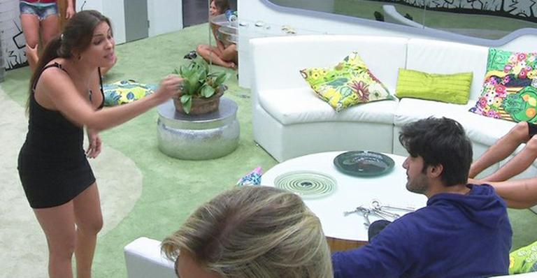 Barraco: Kamilla grita com Marcello: ‘Meu amigão me provocando’, ironiza a sister