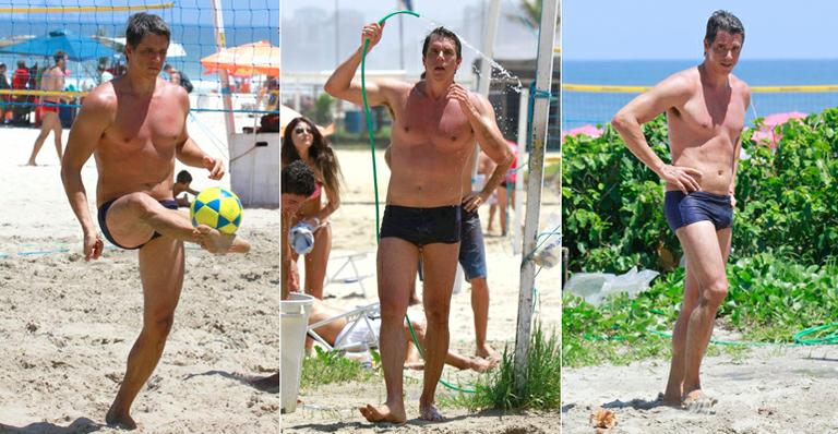 Boa forma: Márcio Garcia joga futevôlei e se refresca na praia