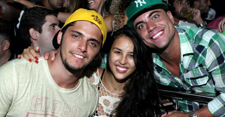 Bruno Gissoni e Yanna Lavigne curtem show de pagode no Rio