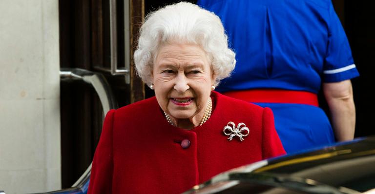 Rainha Elizabeth II recebe alta de hospital