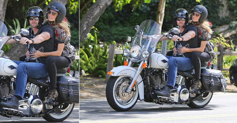 Heidi Klum mostra estilo em garupa de moto
