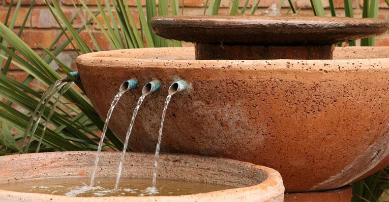 Fontes de água relaxam e renovam a decoração