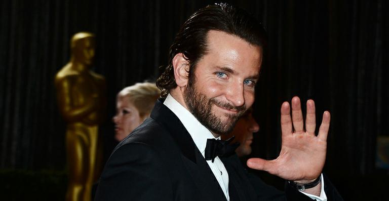 Bradley Cooper faltou em festa pós-Oscar por rasgar as calças e estar sem cuecas