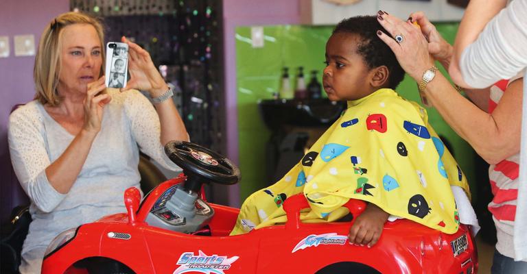 Charlize Theron e os mimos com seu pequeno Jackson