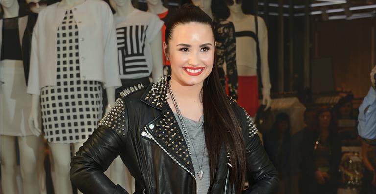 Demi Lovato descobre ter uma irmã mais velha