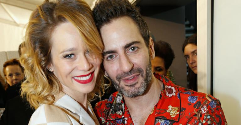 Mariana Ximenes prestigia Marc Jacobs em Paris