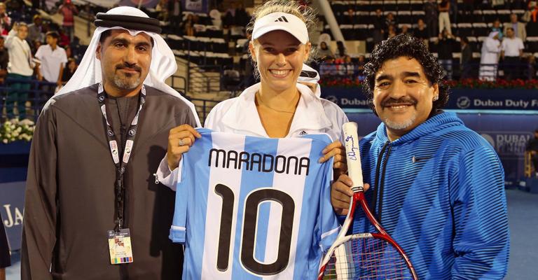 Caroline Wozniacki é tietada por Maradona
