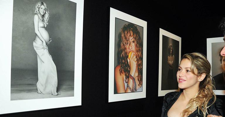 Shakira curte mostra fotográfica