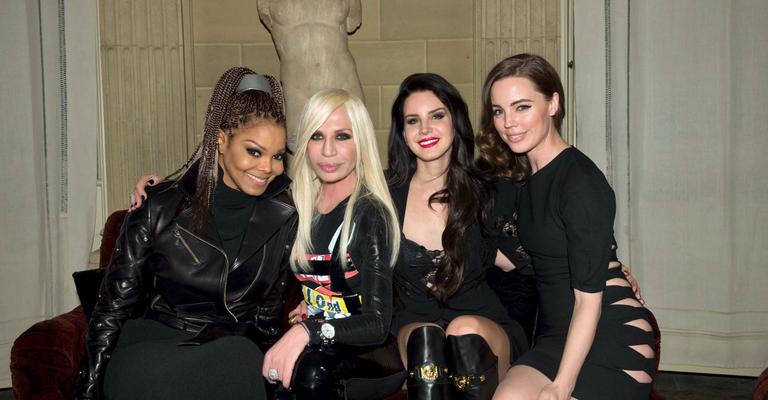 Donatella Versace em encontro com amigas
