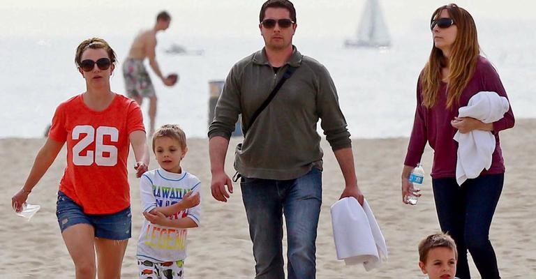 Britney Spears mima seus pequenos Sean e Jayden