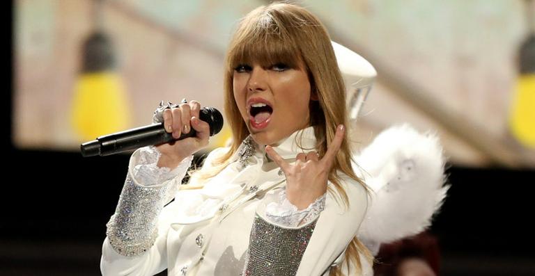 Cartas não lidas de fãs para Taylor Swift são encontradas em lixeira de Nashville