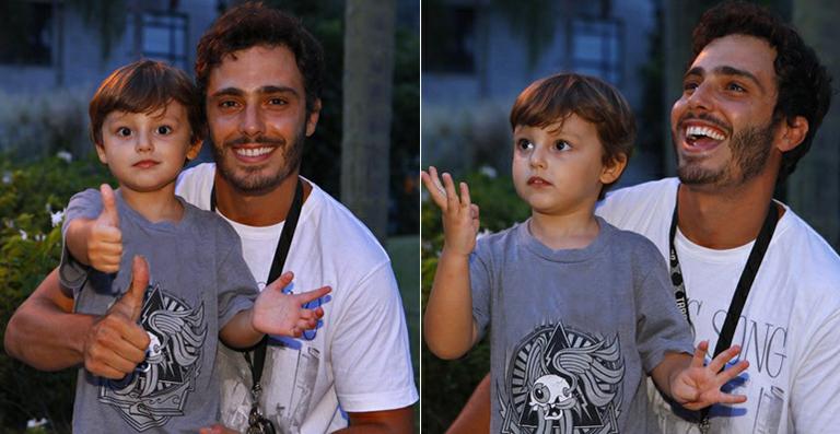Thiago Rodrigues leva o filho para acompanhar gravação de ‘Guerra dos Sexos’