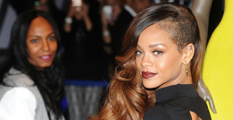 Com laringite, Rihanna cancela show da nova turnê