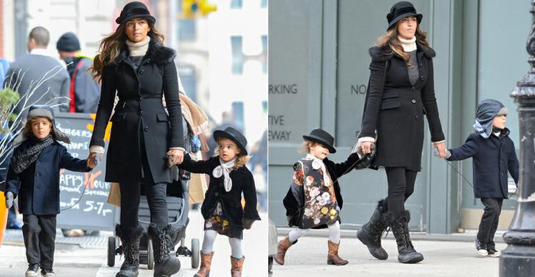Camila Alves curte frio de NY com os filhos