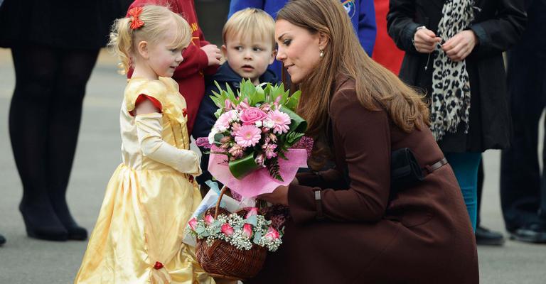 Ato falho de Kate Middleton quase revela sexo do bebê: menina?