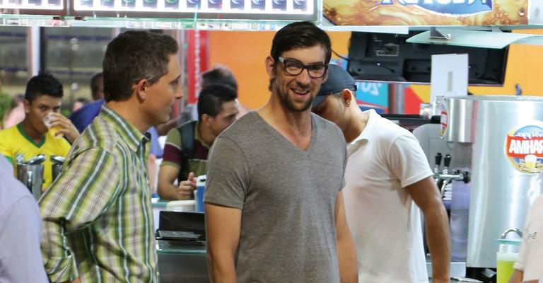 Michael Phelps curte estilo do Rio