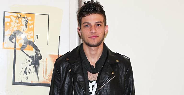 Chay Suede terá programa sobre bastidores da MTV