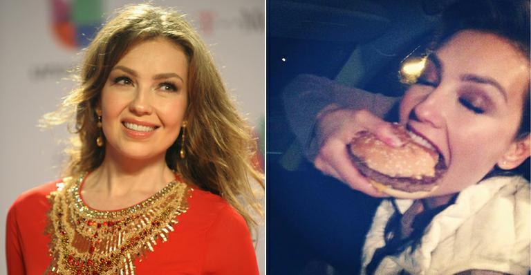 Thalia devora sanduíche no carro após participar de prêmio na Espanha