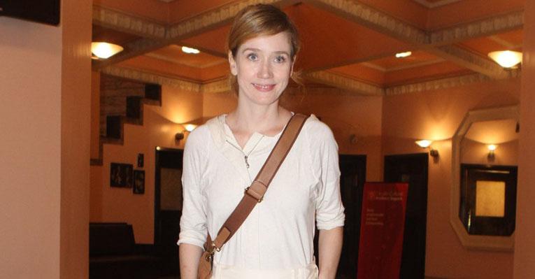 Camila Morgado empresta voz para a leitura de poesias