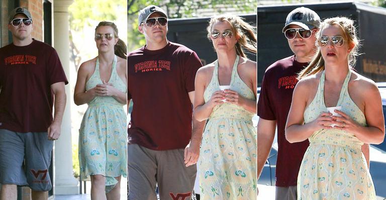 Britney Spears aprece na companhia de suposto novo namorado