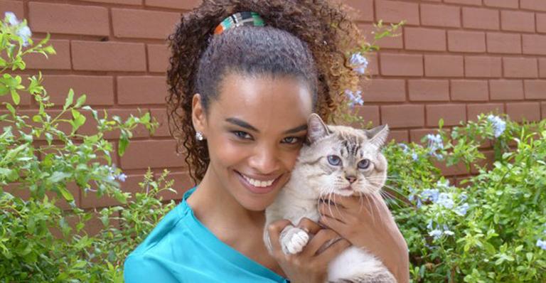 Lucy Ramos tem gatinho deficiente