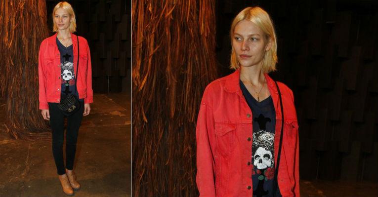 Em uma maratona de 7 desfiles, Aline Weber esbanja disposição no SPFW