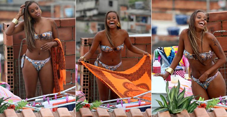 Roberta Rodrigues grava cenas de ‘Salve Jorge’ apenas de biquíni