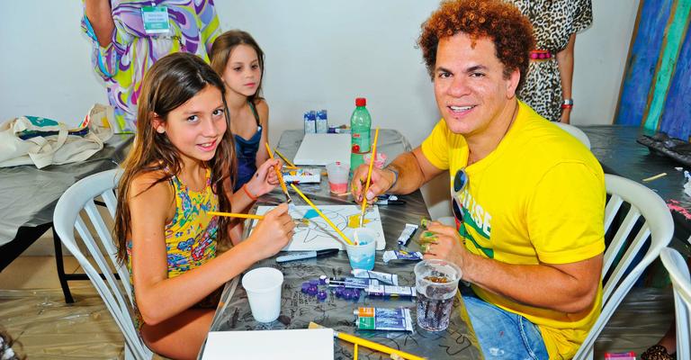 O professor Romero Britto ensina arte