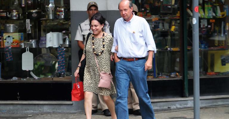 Regina Duarte em caminhada com Eduardo Lippincott