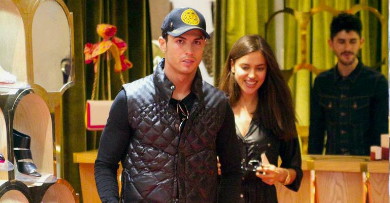 Cristiano Ronaldo leva Irina às compras