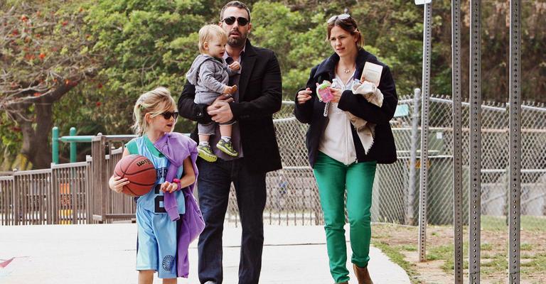 Ben Affleck e Jennifer Garner curtem a família