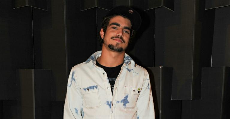‘Não gosto de menina de salto alto’, diz Caio Castro