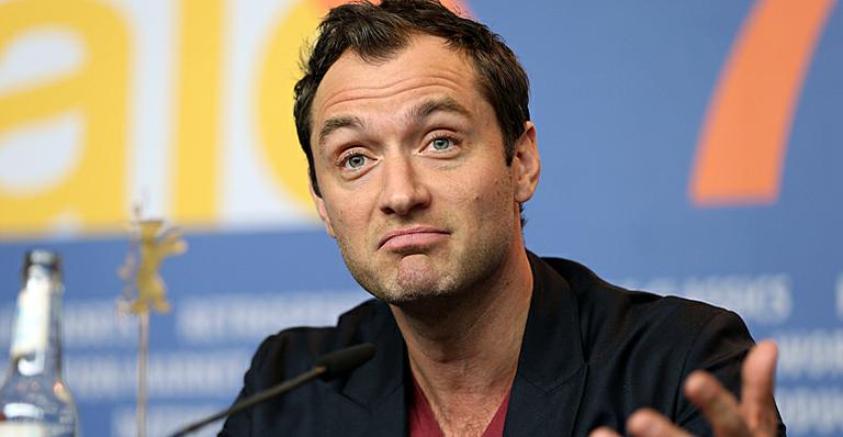 Jude Law abandona filmagens de ‘Jane Got a Gun’, que tem Rodrigo Santoro no elenco