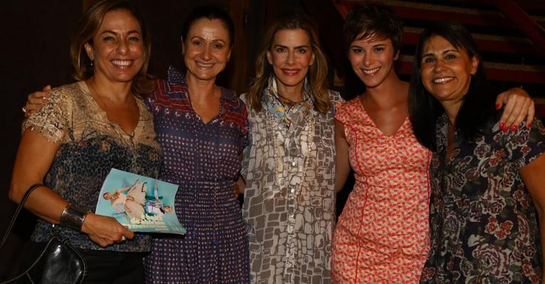 Atrizes de ‘Salve Jorge’ prestigiam Maitê Proença e Clarisse Derzié no teatro