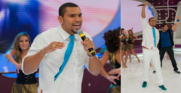 Cantor Naldo conta como surgiu o apelido de ‘Chris Brown brasileiro’