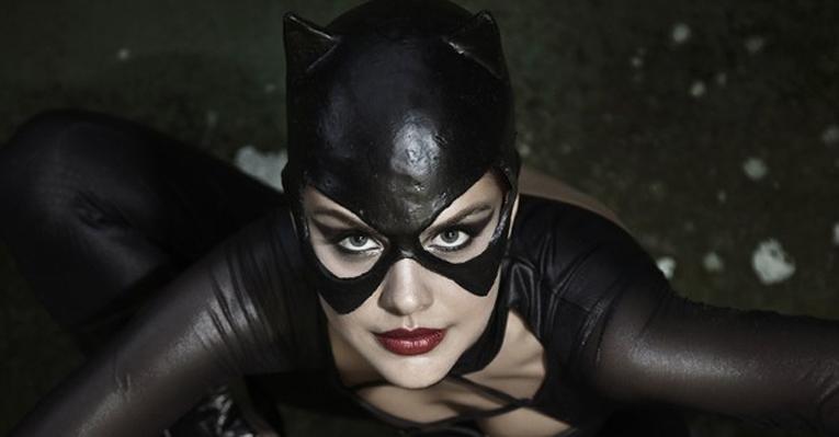 Paloma Bernardi esbanja sensualidade como mulher-gato. ‘É maravilhoso mostrar este lado’