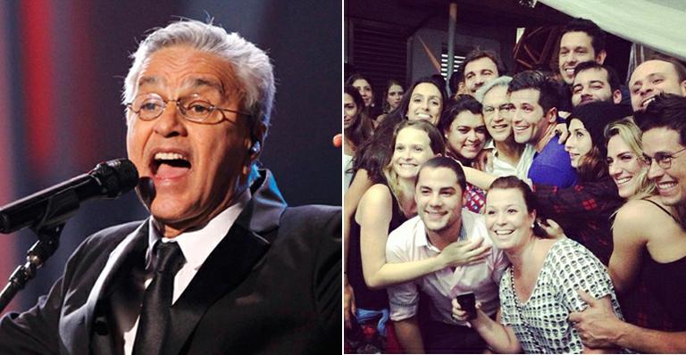 Caetano Veloso recebe ‘abraçaço’ de amigos após apresentação