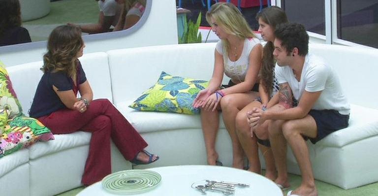 Fátima Bernardes visita a casa do ‘BBB13’ e entrevista os finalistas do reality da Globo