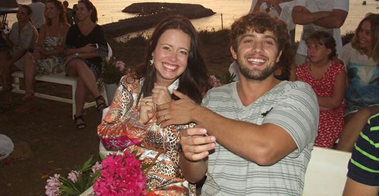 Rafael Cardoso e Mariana Bridi se ‘casam’ em Fernando de Noronha