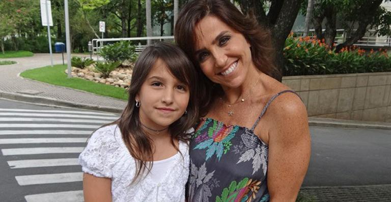 Monique Curi leva a filha à gravação de ‘Salve Jorge’