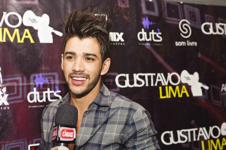 Gusttavo Lima se aborrece com repercussão de clareamento dental